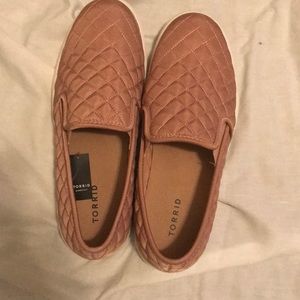 Size 12 W Pink Perforated sneakers